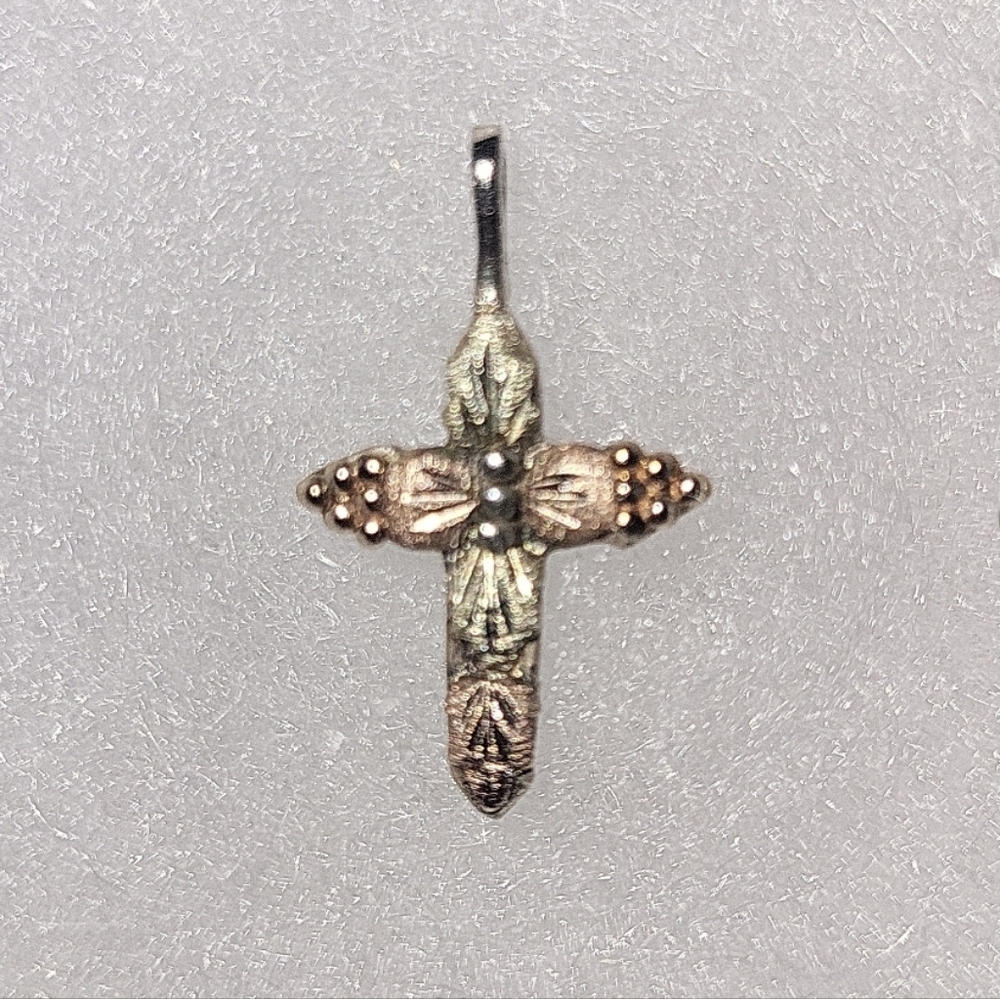 ✝️Black Hills Gold & 925 Sterling Silver Cross Pendant-Yellow & Rose Gold✝️